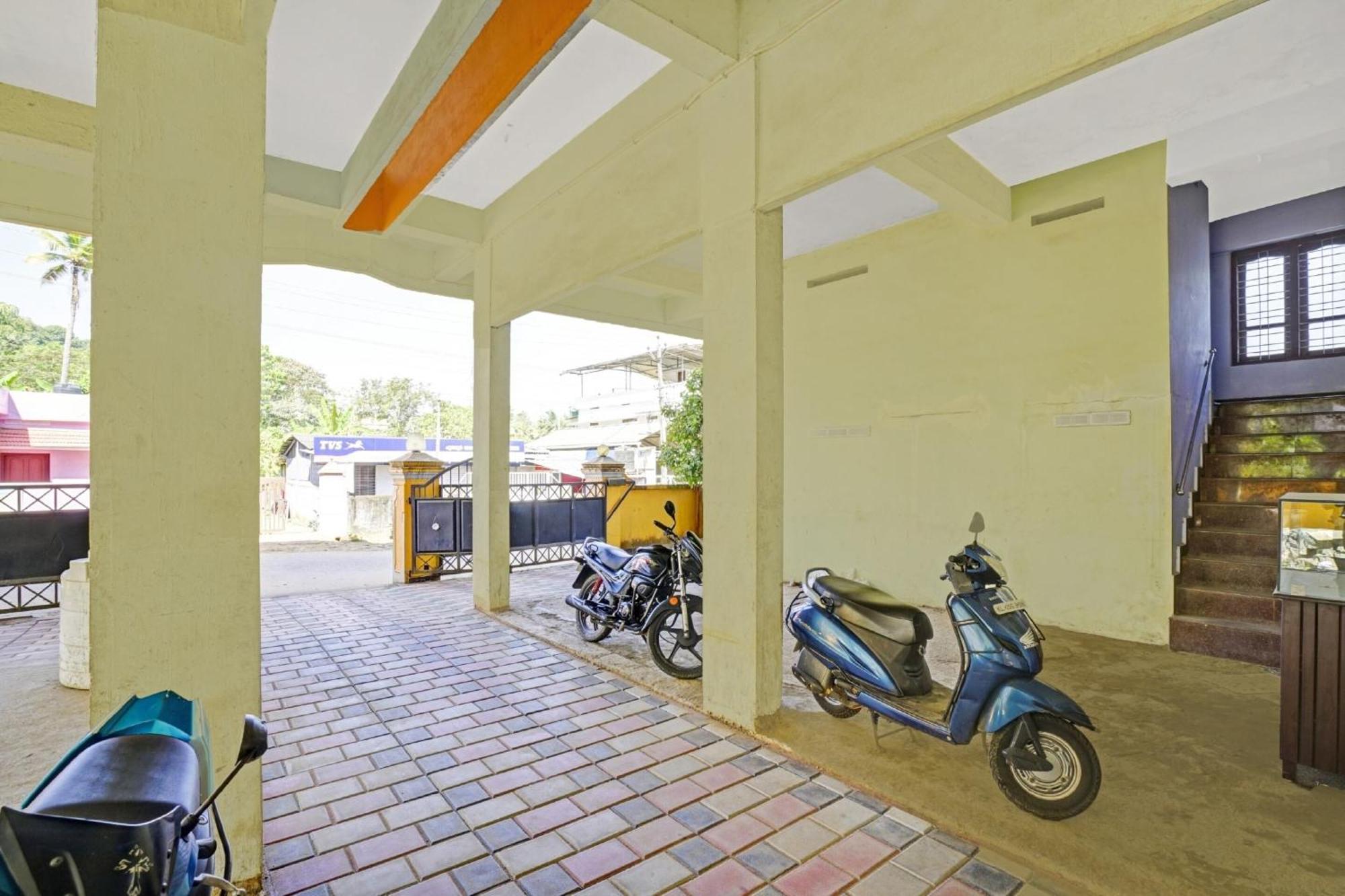Hotel O Ss Residency Punalur Exteriör bild
