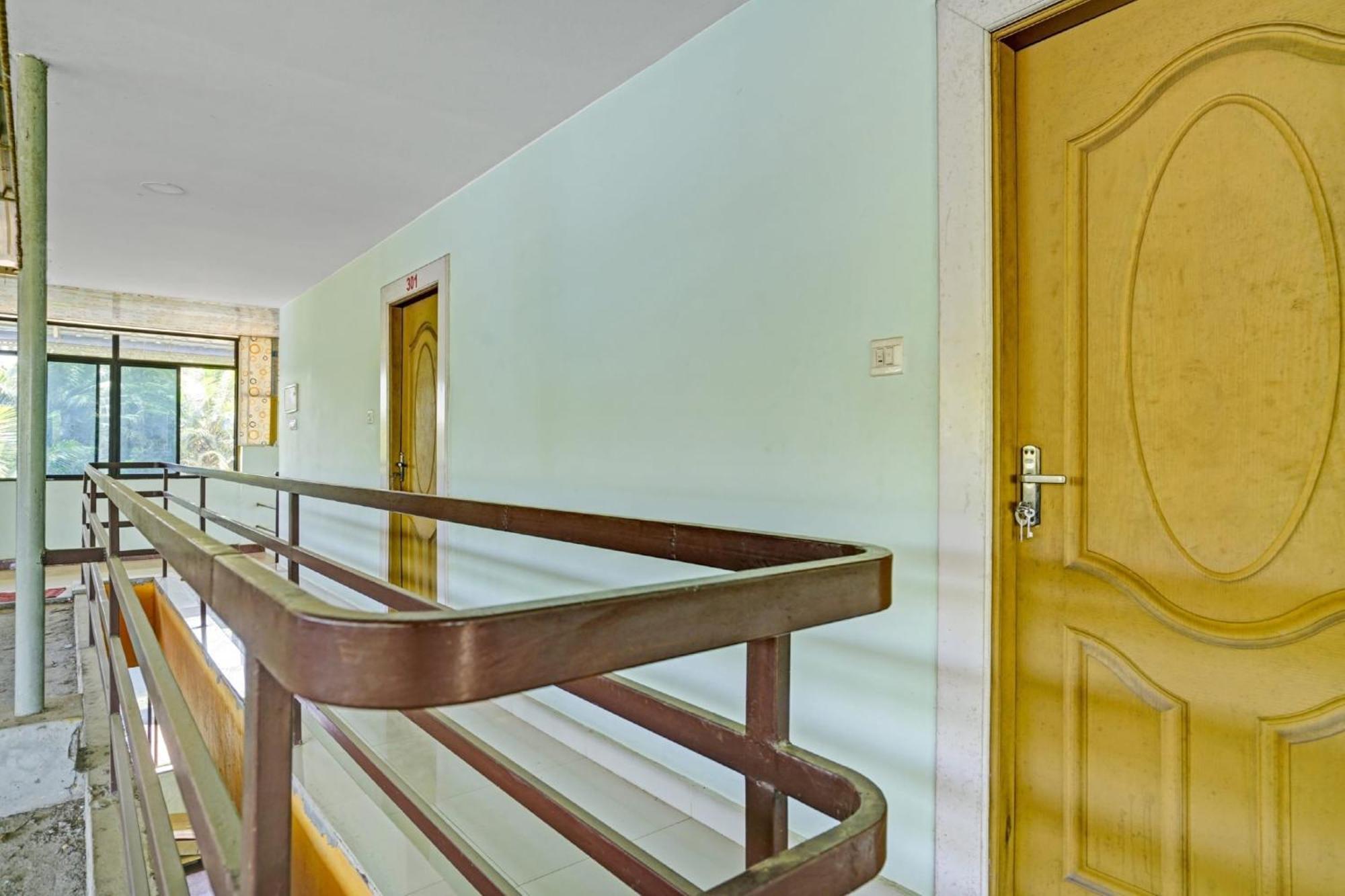 Hotel O Ss Residency Punalur Exteriör bild